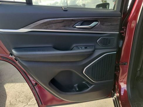 Used 2023 Jeep Grand Cherokee 4WD 4xe w/ Luxury Tech Group II image 14