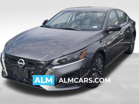 Used 2025 Nissan Altima 2.5 SV FWD image 1