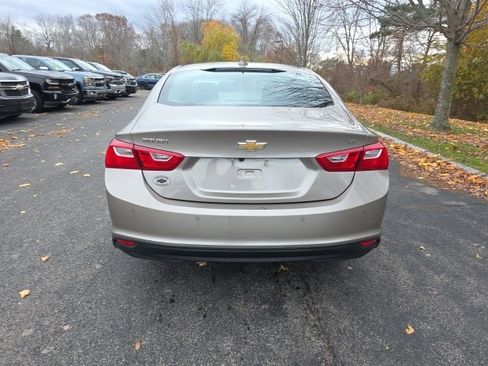 Used 2024 Chevrolet Malibu LT image 3