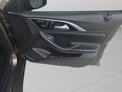 Used 2019 INFINITI QX30 FWD image 4