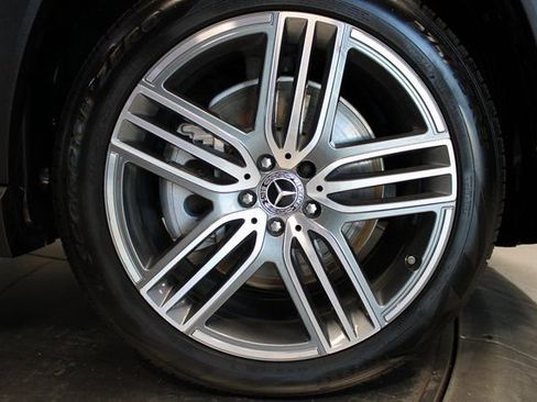 Used 2025 Mercedes-Benz GLS 450 4MATIC image 40