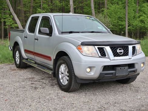 Used 2017 Nissan Frontier SV w/ SV Value Truck Package AWD/4WD image 5