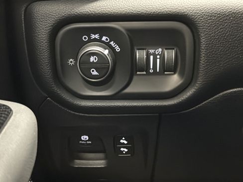 Used 2019 RAM 1500 Big Horn AWD/4WD image 31
