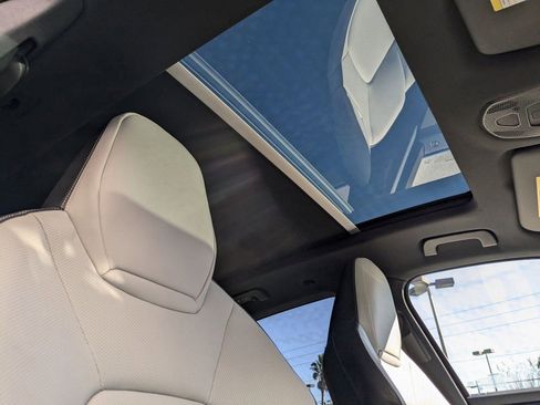 Used 2025 Porsche Cayenne image 23