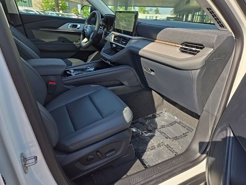 New 2025 Ford Explorer Active w/ Active Comfort Package image 31