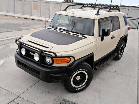Used 2010 Toyota FJ Cruiser 4WD image 12