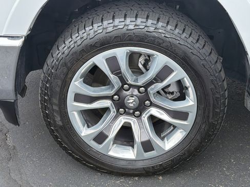 Used 2024 RAM 1500 Limited AWD/4WD image 9