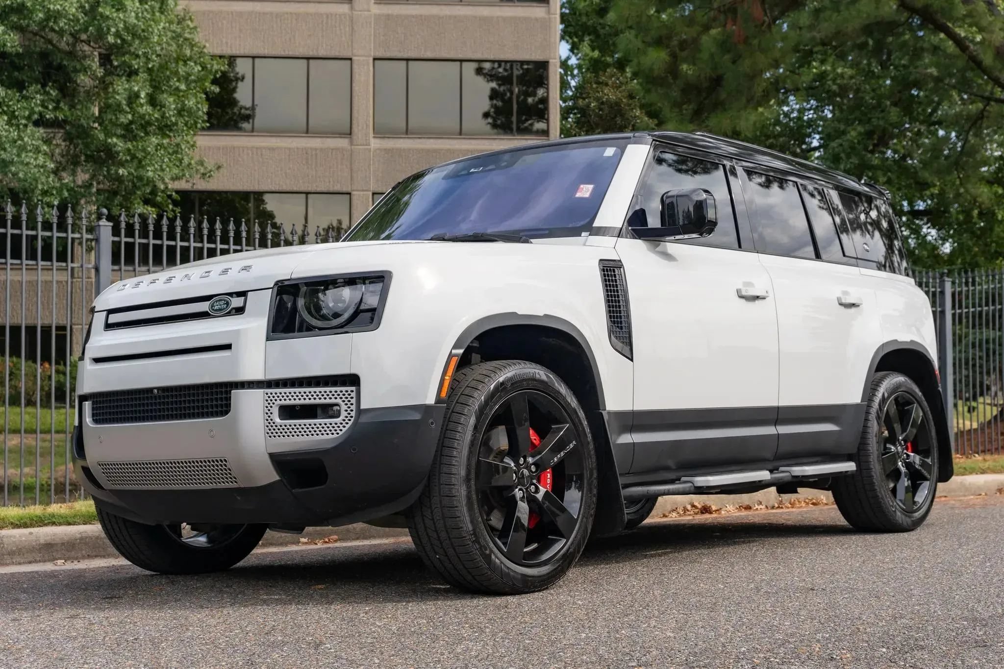 Used 2022 Land Rover Defender 110 SE AWD/4WD image 1