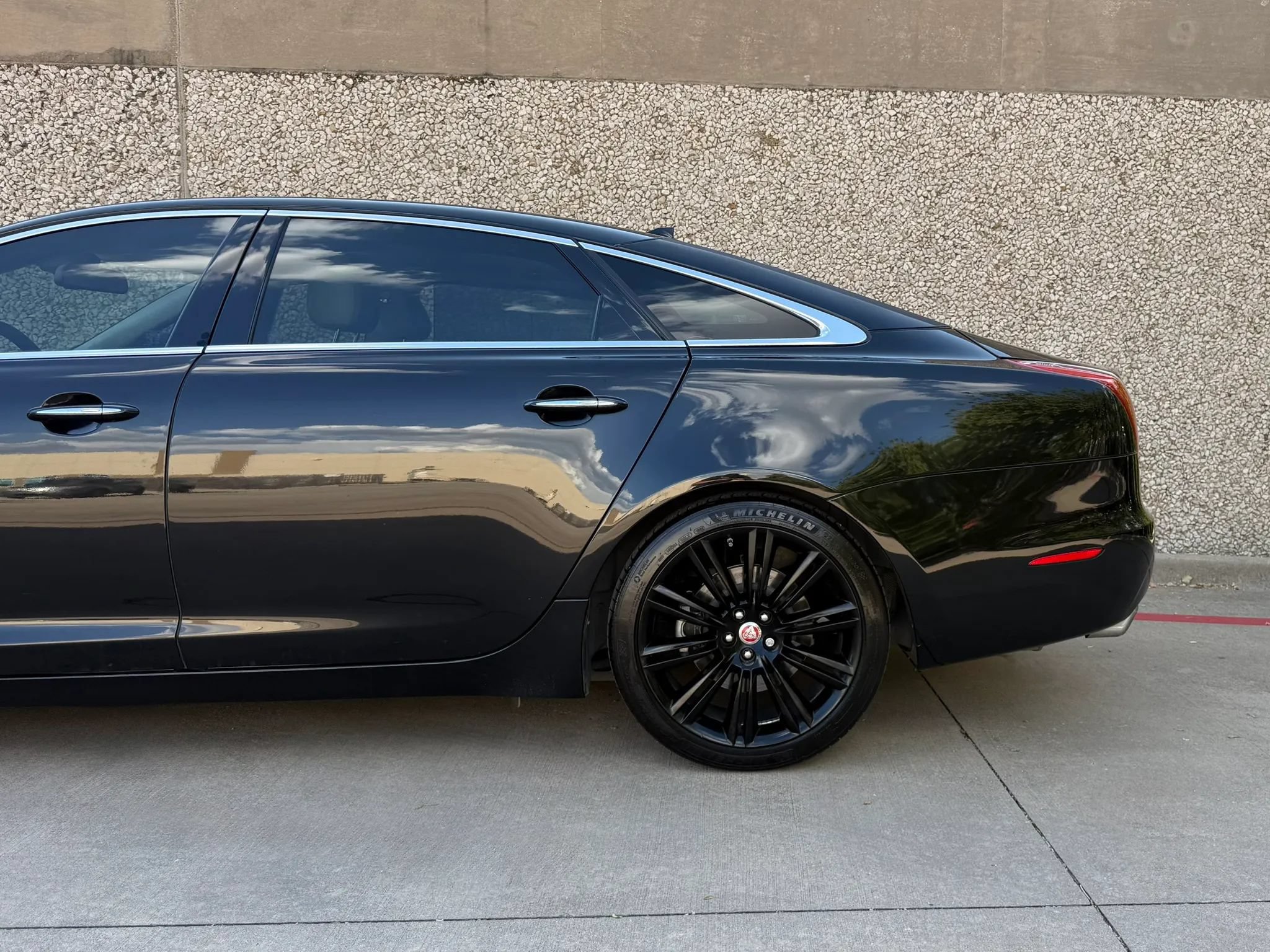 Used 2015 Jaguar XJ L Portfolio RWD image 16