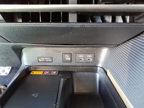 Used 2025 Toyota Camry SE image 21