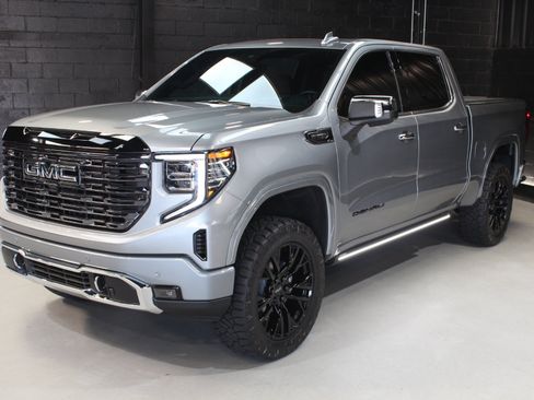 Used 2026 GMC Sierra 1500 Denali Ultimate w/ LPO, Black Badging Package AWD/4WD image 6