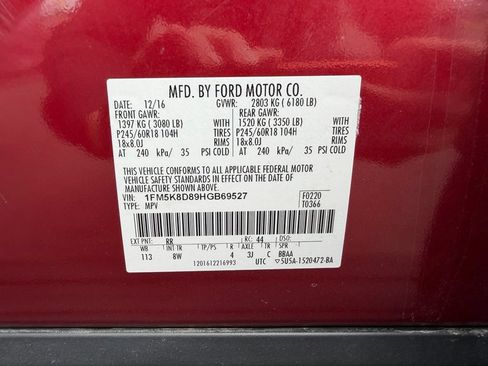 Used 2017 Ford Explorer XLT w/ Equipment Group 201A AWD/4WD image 16