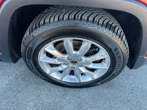 Used 2016 Jeep Cherokee Limited w/ Luxury Group AWD/4WD image 23
