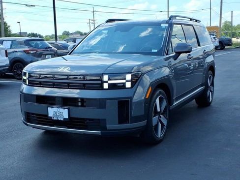 Used 2025 Hyundai Santa Fe Limited FWD image 2