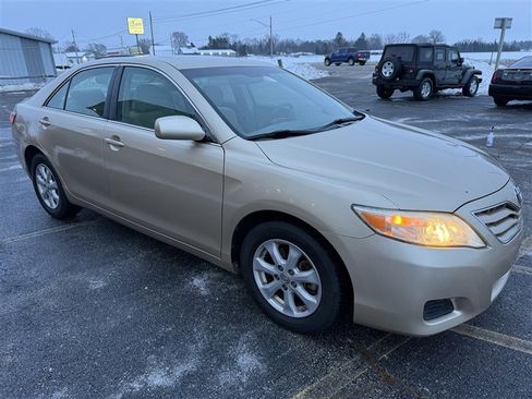 Used 2011 Toyota Camry image 3