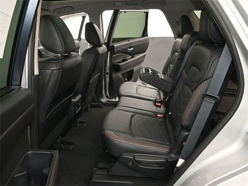 Used 2024 Nissan Pathfinder Platinum w/ Cargo Package image 15