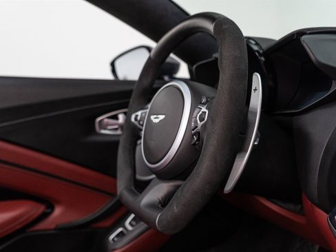 Used 2021 Aston Martin V8 Vantage Roadster RWD image 52