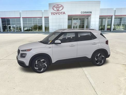 Used 2025 Hyundai Venue SEL FWD image 8