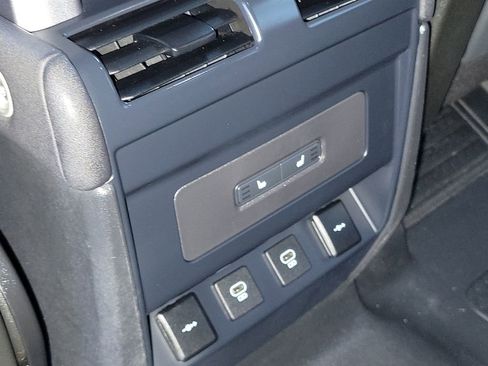 Used 2021 Land Rover Defender 110 SE image 33