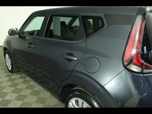 Used 2025 Kia Soul LX FWD image 16