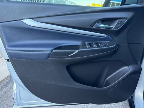Used 2022 Chevrolet Bolt EUV LT w/ Convenience Package image 16