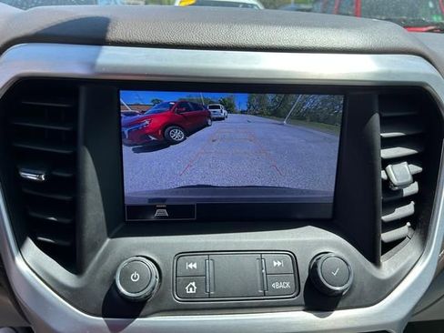 Used 2023 GMC Acadia SLT image 18