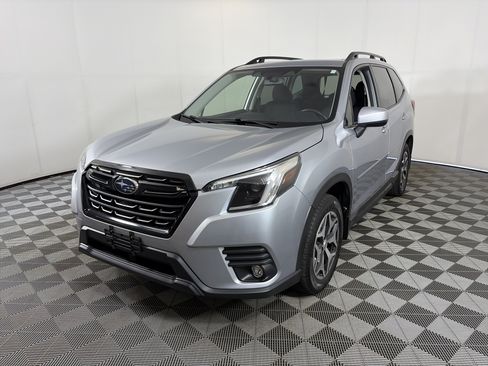 Used 2024 Subaru Forester Premium AWD/4WD image 2