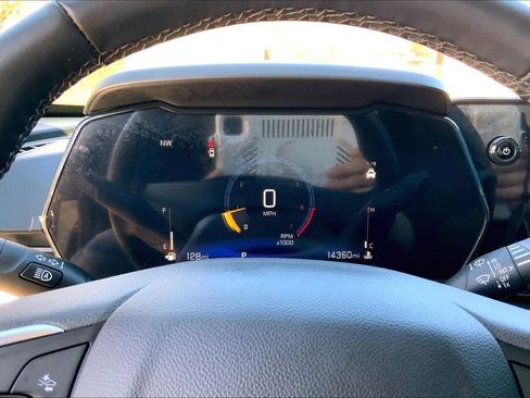 Used 2025 Chevrolet Trax LT w/ LT Convenience Package image 25