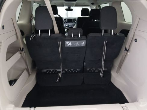 Used 2019 Chrysler Pacifica Touring Plus w/ Cold Weather Group image 6