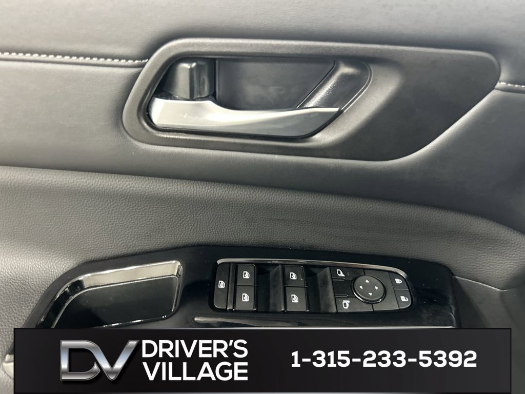 Used 2024 Nissan Pathfinder SL w/ SL Premium Package AWD/4WD image 11