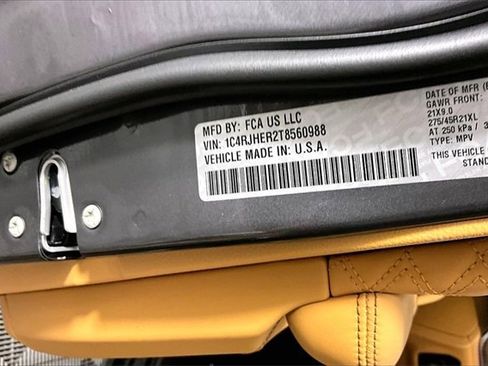 New 2026 Jeep Grand Cherokee Summit image 9