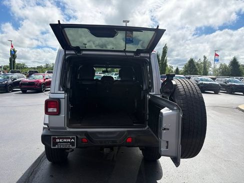 Used 2021 Jeep Wrangler Unlimited Sahara AWD/4WD image 16