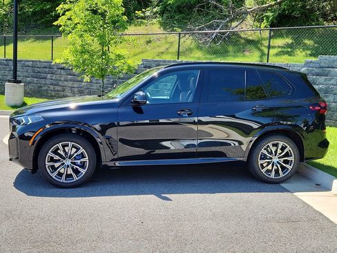 Used 2024 BMW X5 xDrive40i w/ M Sport Package AWD/4WD image 6