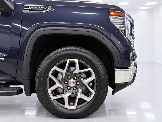 Used 2023 GMC Sierra 1500 SLT w/ SLT Premium Plus Package AWD/4WD image 7