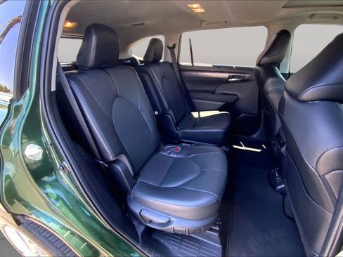 Used 2023 Toyota Highlander Limited FWD image 20