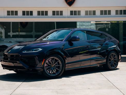 Used 2025 Lamborghini Urus SE AWD/4WD image 24