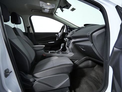 Used 2017 Ford Escape SE image 11