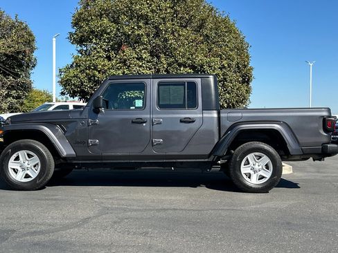 Used 2022 Jeep Gladiator Sport image 7