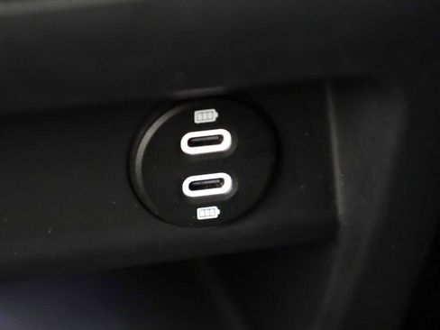 Certified 2023 Porsche Cayenne Platinum Edition image 35