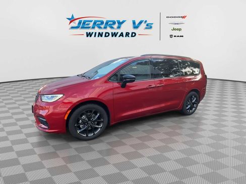 New 2026 Chrysler Pacifica Select w/ S Appearance Package image 4