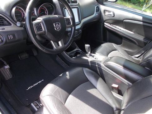 Used 2017 Dodge Journey Crossroad w/ Popular Equipment Group FWD image 27