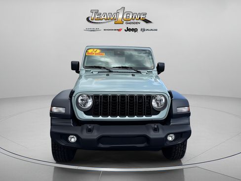 Used 2024 Jeep Wrangler Unlimited Sport AWD/4WD image 2