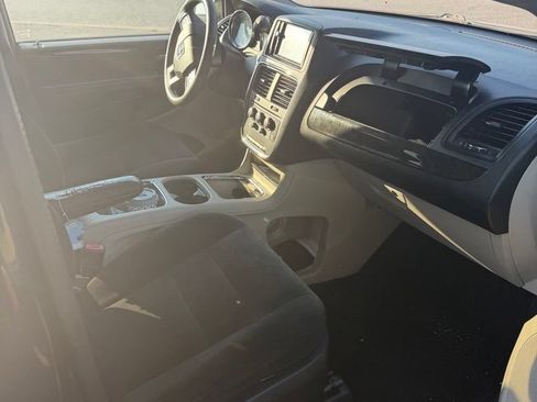 Used 2016 Dodge Grand Caravan SXT FWD image 7