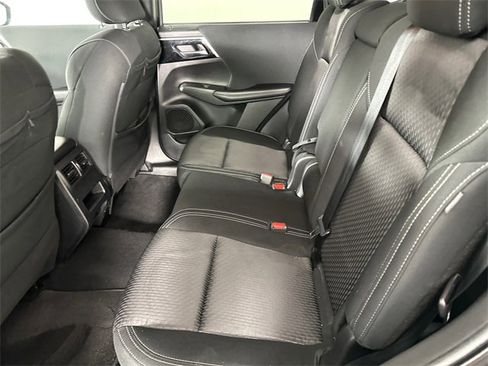 Used 2022 Mitsubishi Outlander ES image 16