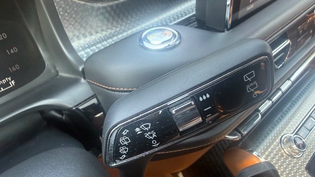 Used 2022 Lincoln Aviator Black Label AWD/4WD image 16