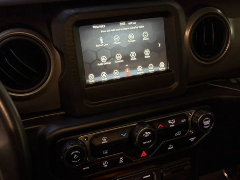 Used 2022 Jeep Wrangler Sport AWD/4WD image 26