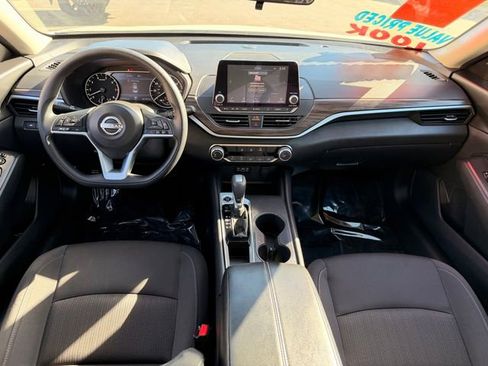 Used 2025 Nissan Altima 2.5 SV image 9