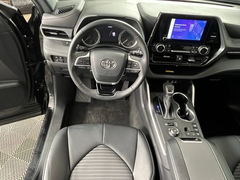 Used 2023 Toyota Highlander L image 12
