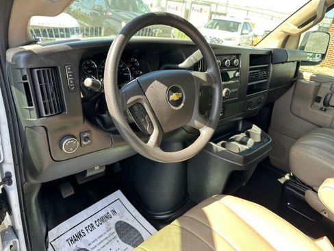 Used 2017 Chevrolet Express 2500 RWD image 21
