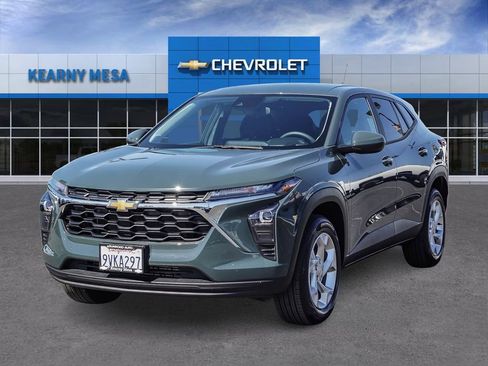 Used 2026 Chevrolet Trax LS w/ LS Convenience Package FWD image 3